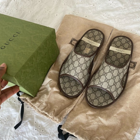 GUCCI MENS SLIDE SANDAL - Picture 1 of 10